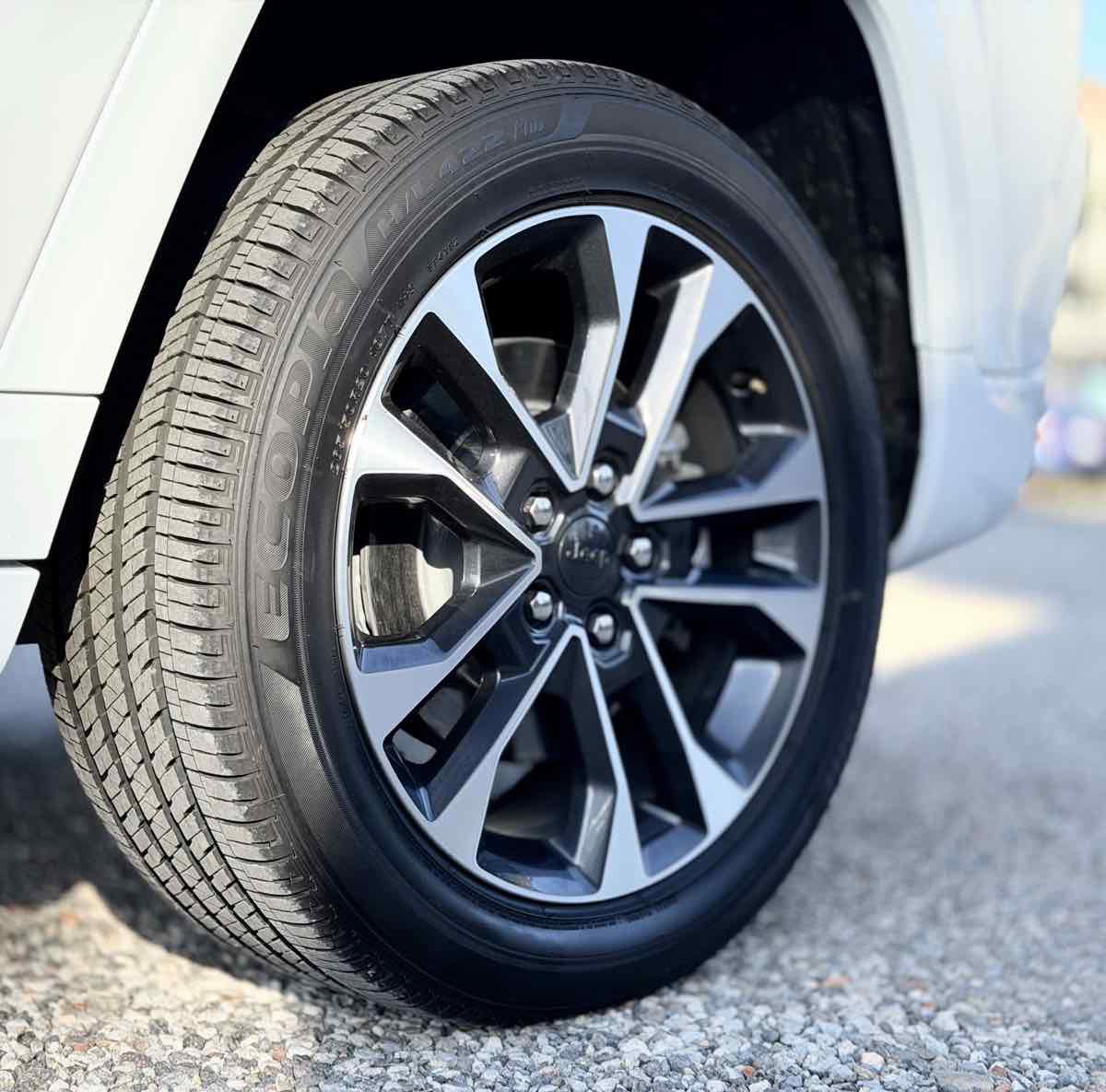 Used 2023 Jeep Grand Cherokee Overland w/ Advanced Protech Group III image 13