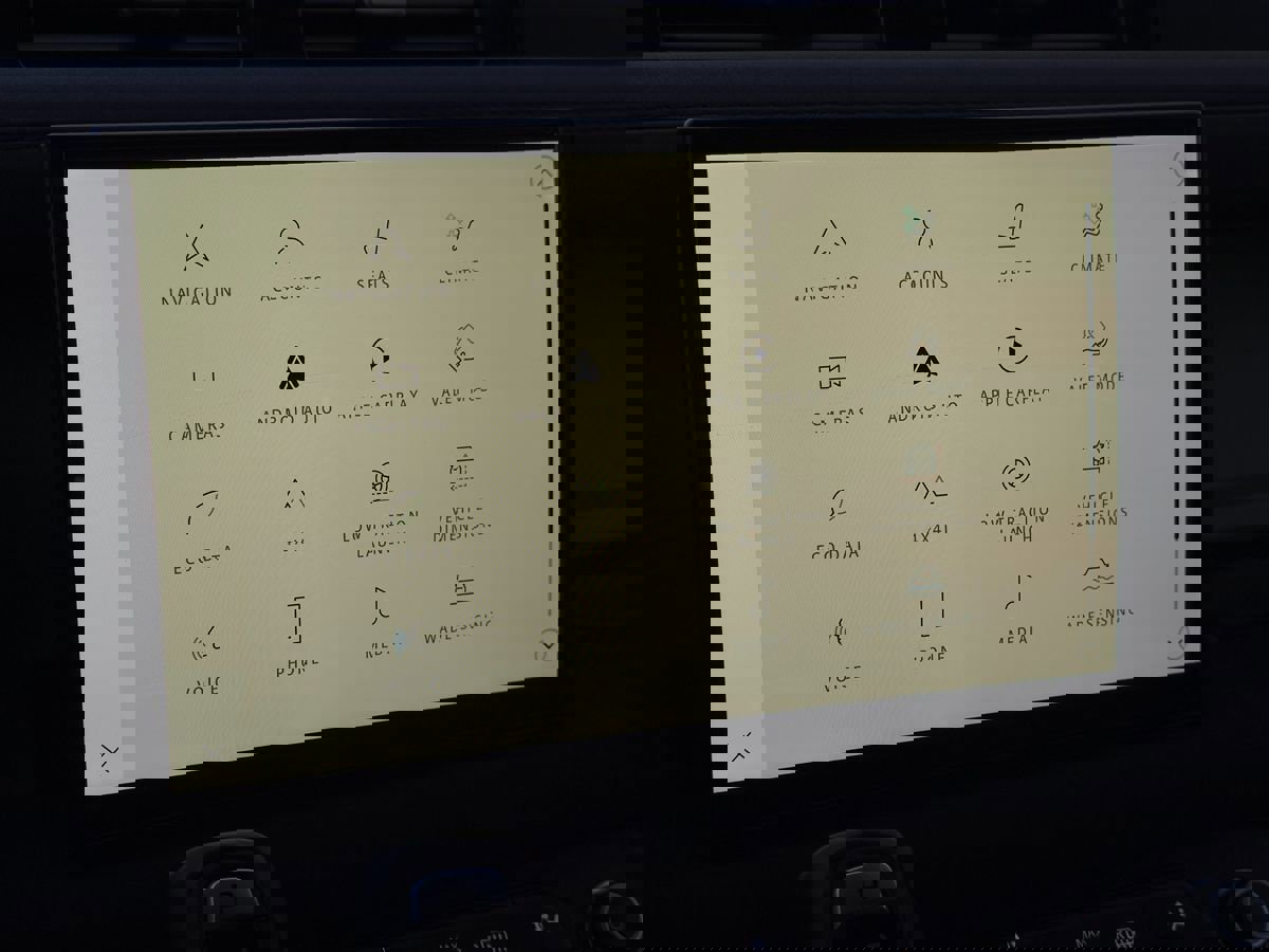 Used 2023 Land Rover Defender 110 75th Limited Edition image 37