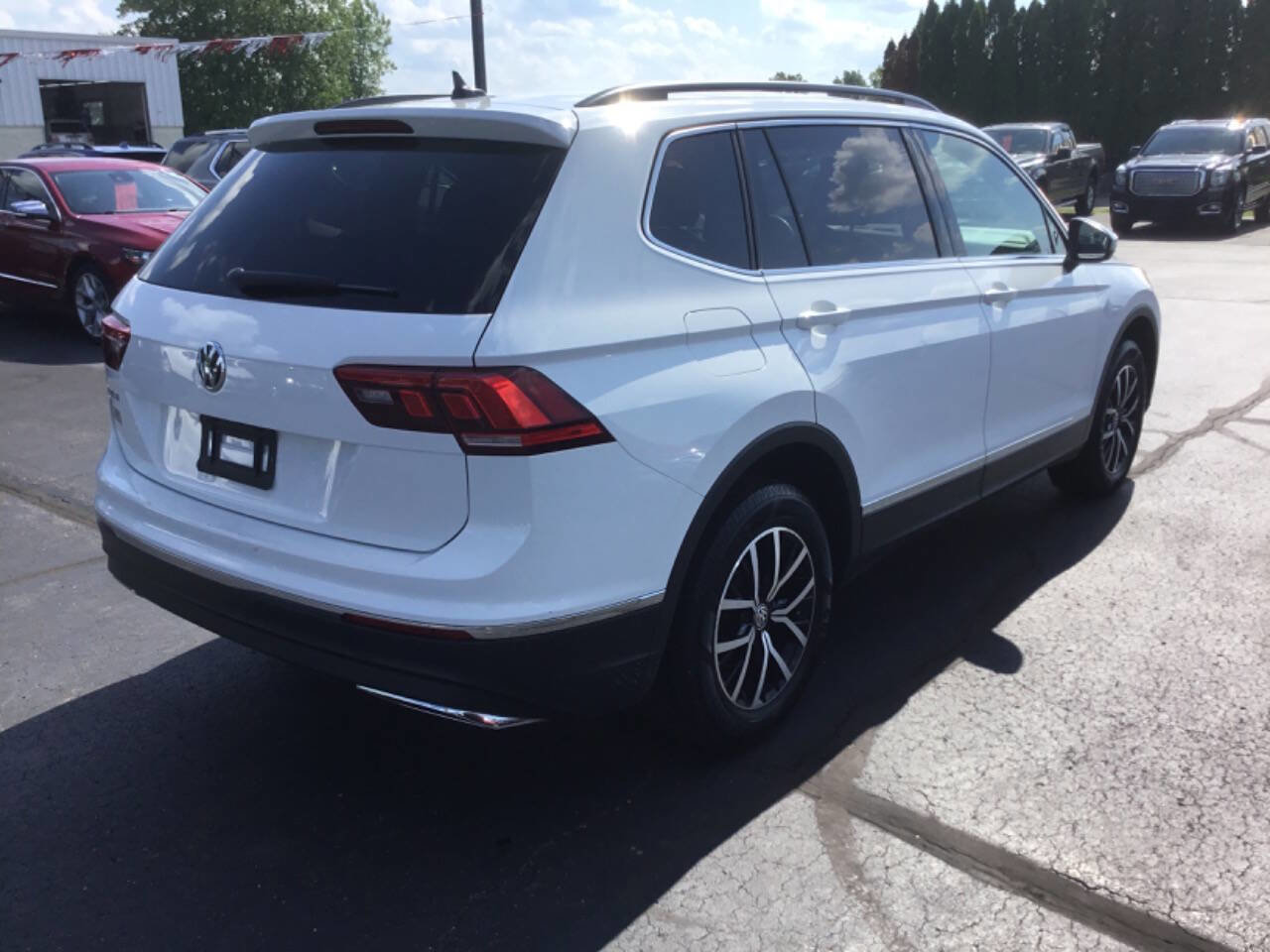 Used 2021 Volkswagen Tiguan SE image 10