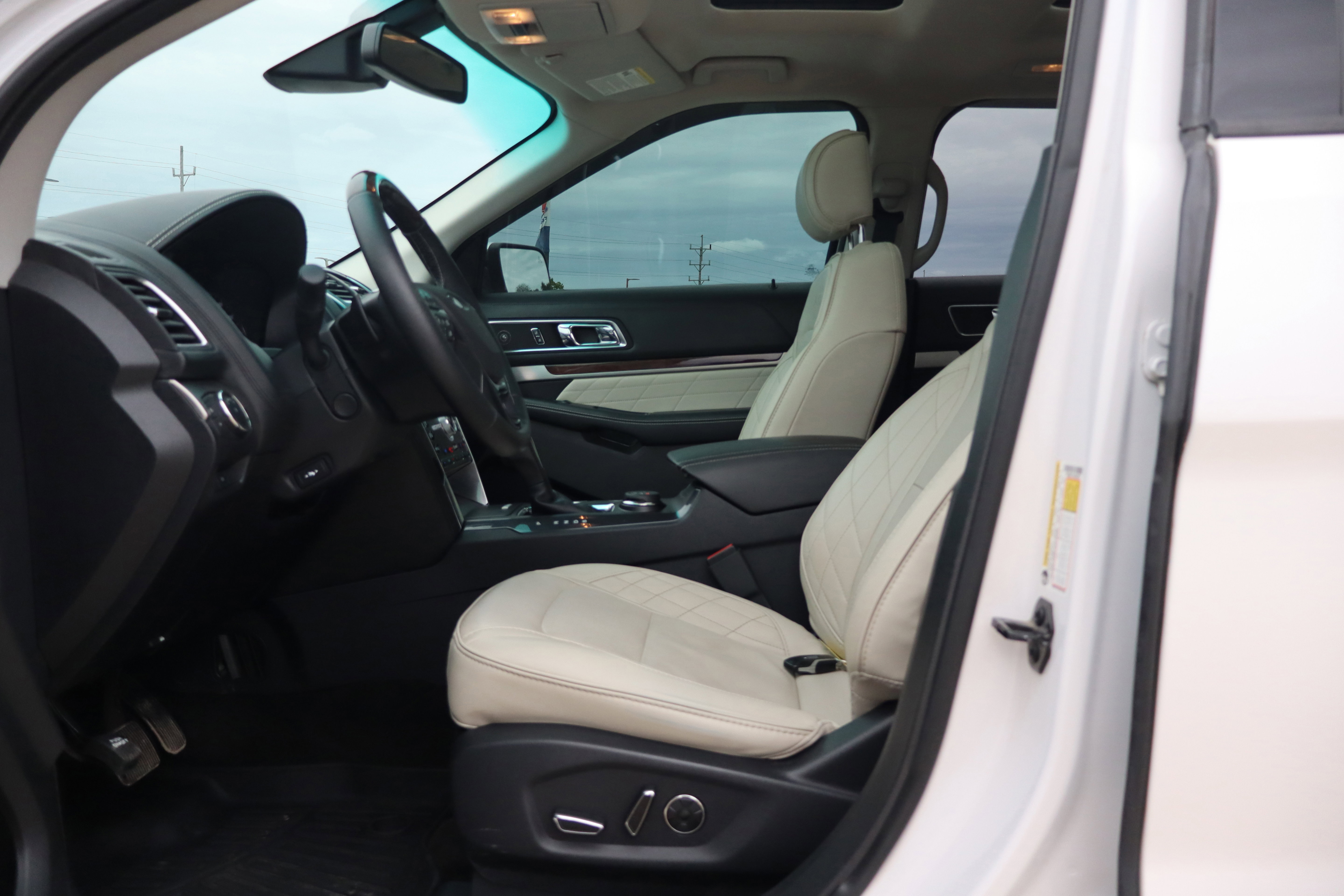 Used 2017 Ford Explorer Platinum AWD/4WD image 9