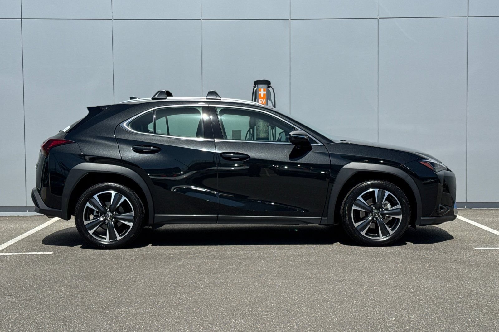 Used 2025 Lexus UX 300h FWD w/ Accessory Package (Z2) image 6
