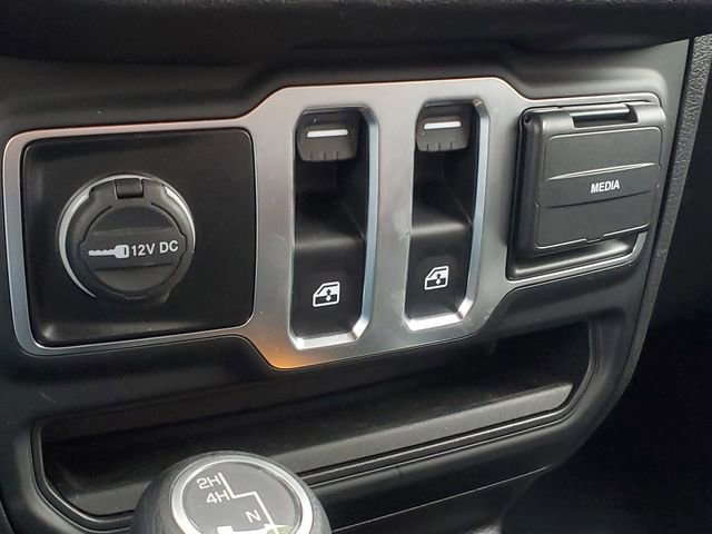 Used 2025 Jeep Wrangler Sport image 26