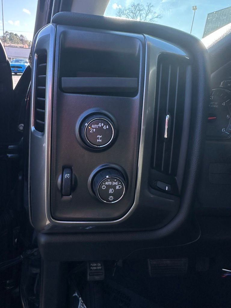 Used 2018 Chevrolet Silverado 1500 LT w/ LPO, Black Pack AWD/4WD image 39