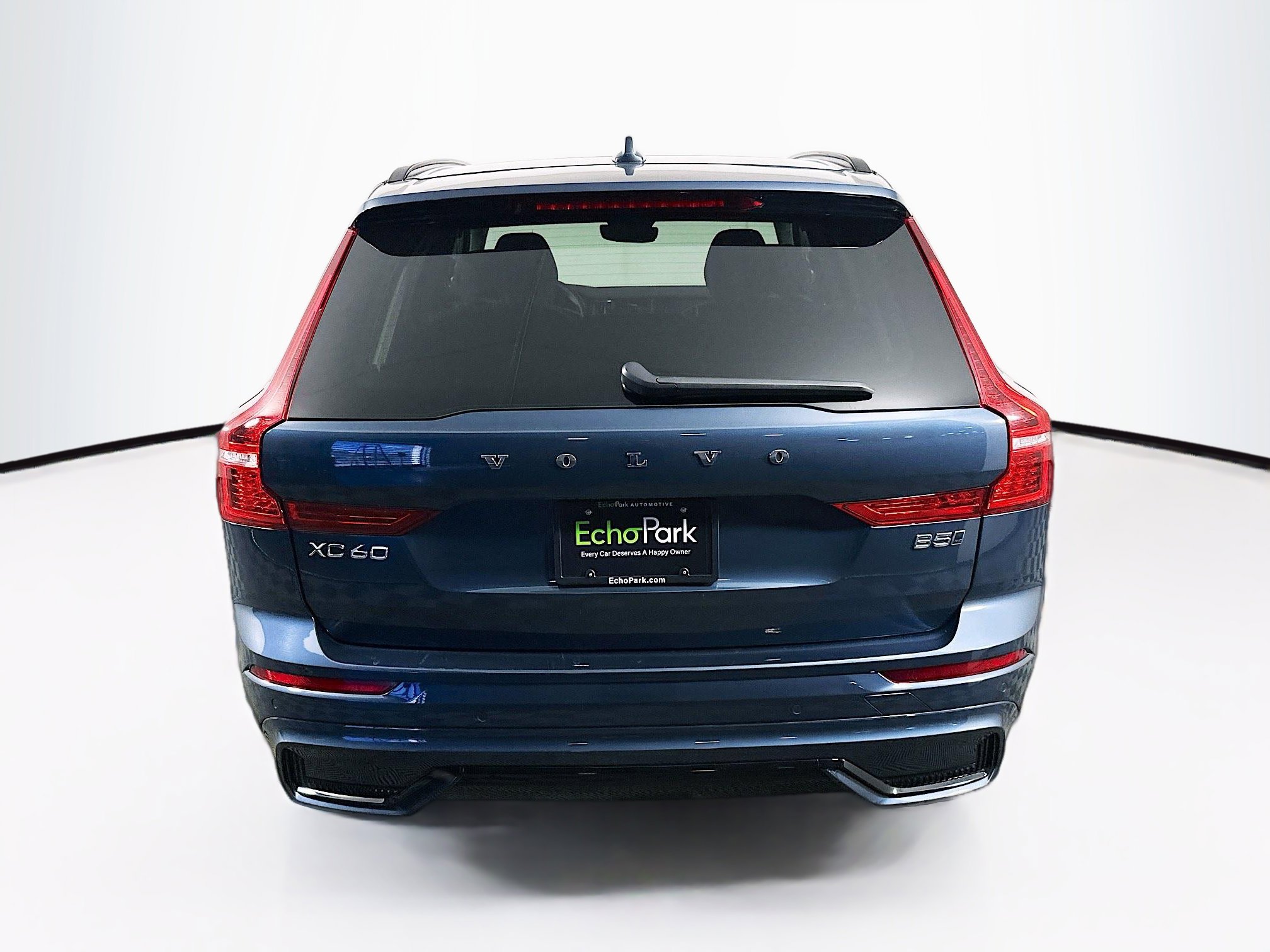 Used 2025 Volvo XC60 B5 Plus image 7