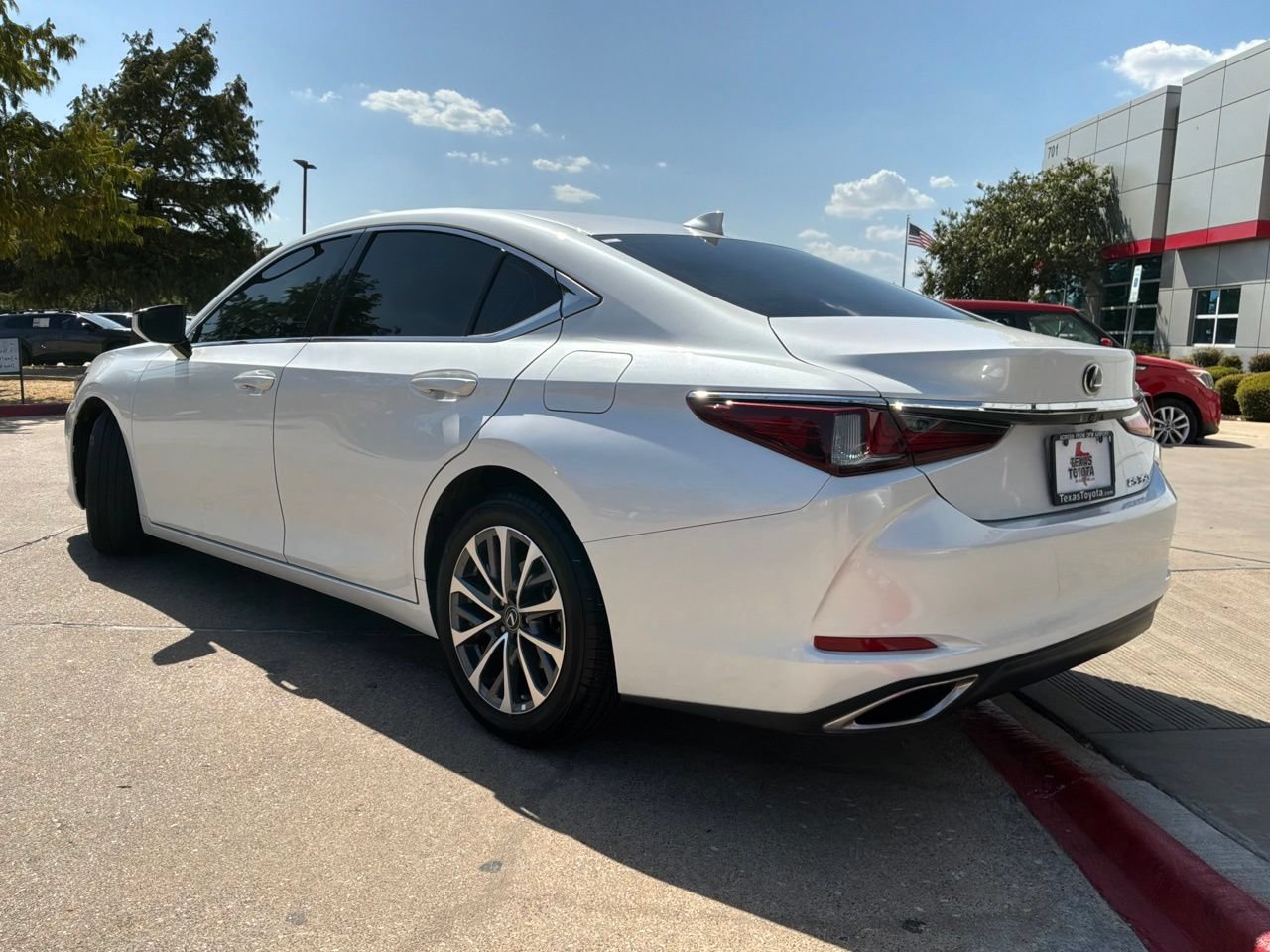 Used 2025 Lexus ES 350 w/ Accessory Package (Z1) FWD image 8