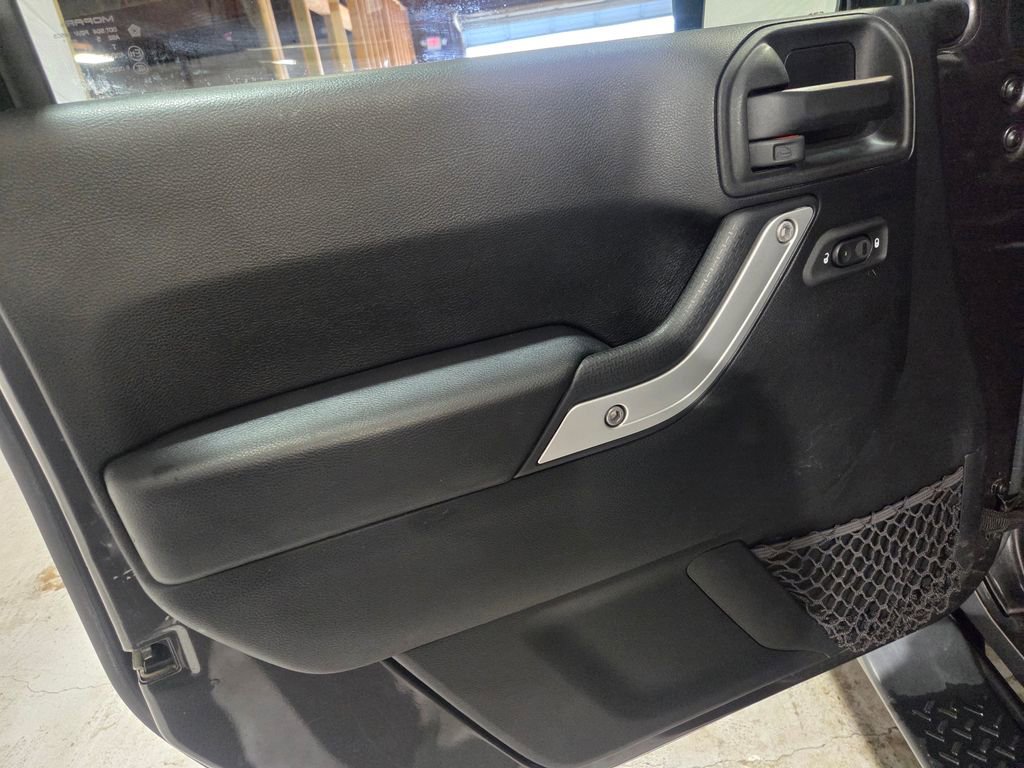 Used 2016 Jeep Wrangler Unlimited Sahara w/ Max Tow Package image 9