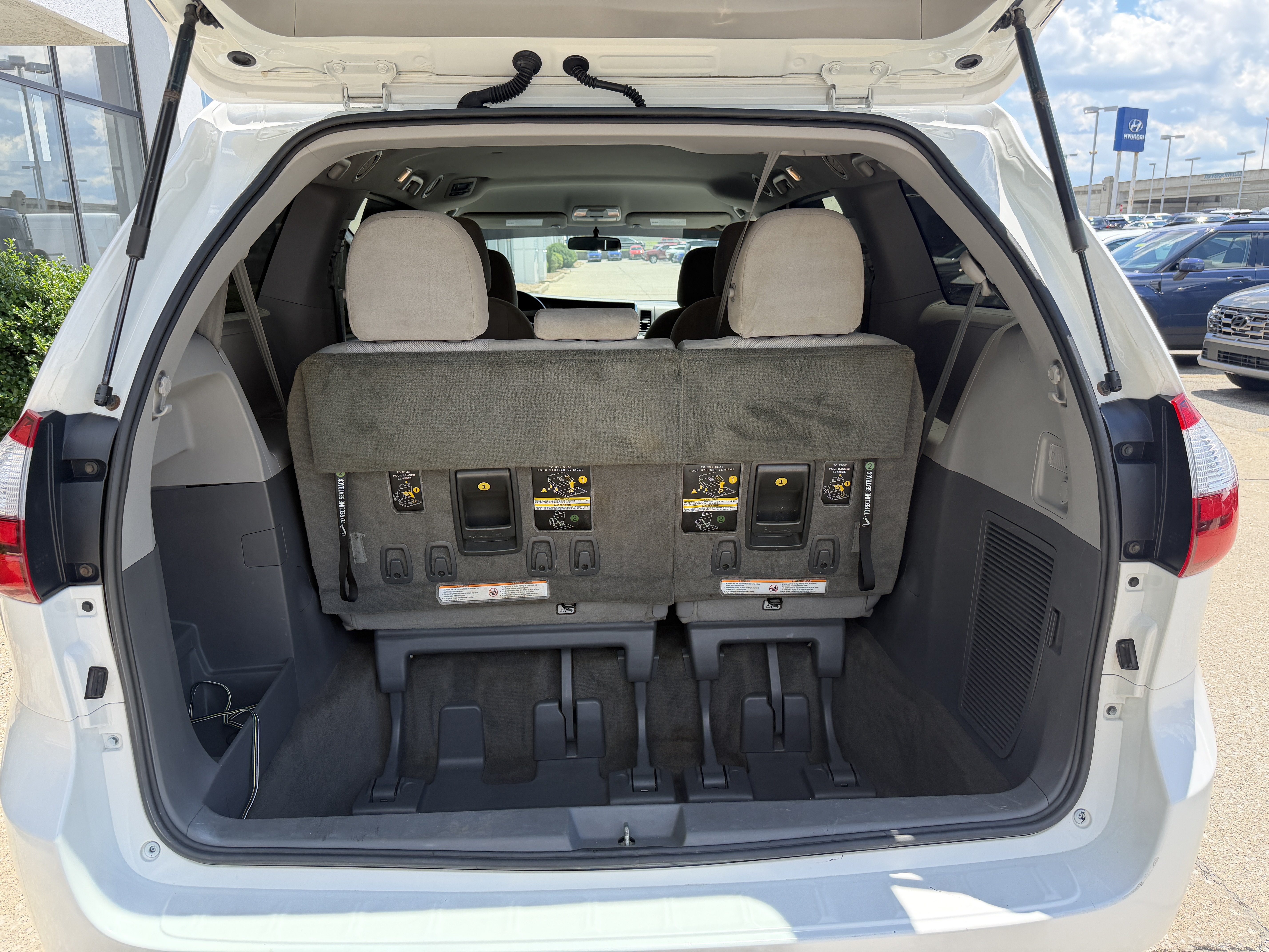 Used 2017 Toyota Sienna L FWD image 11