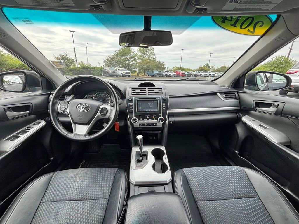 Used 2014 Toyota Camry SE w/ Protection Package FWD image 16