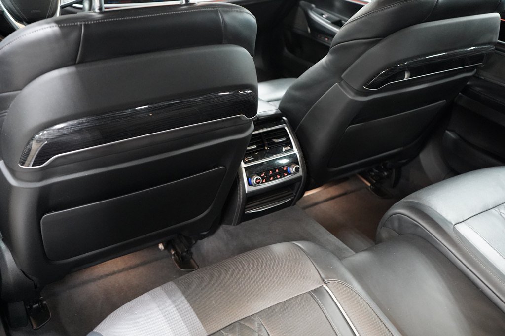 Used 2022 BMW 750Li xDrive AWD/4WD image 15