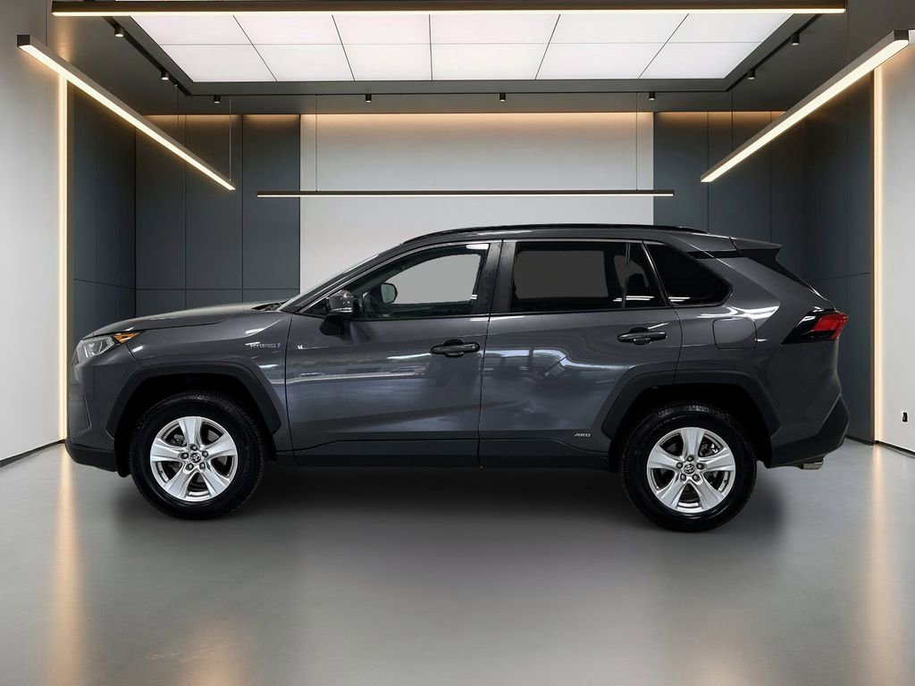Used 2021 Toyota RAV4 XLE AWD/4WD image 2