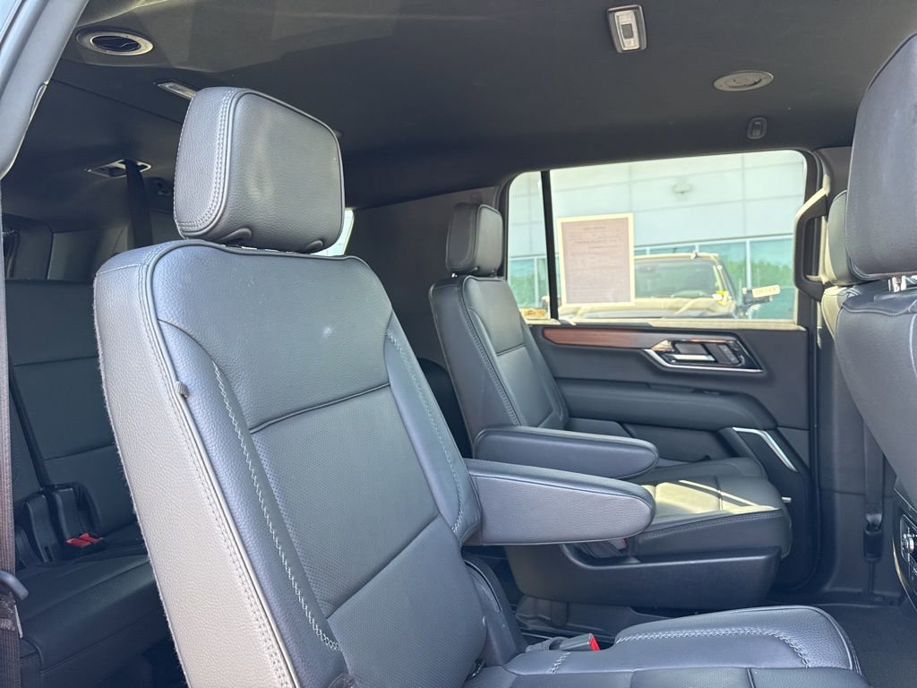Used 2025 GMC Yukon XL Denali AWD/4WD image 26