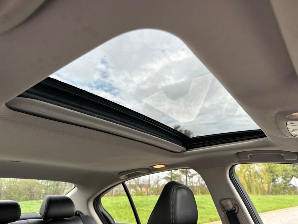 Used 2015 INFINITI Q50 Sport w/ Deluxe Technology Package image 27