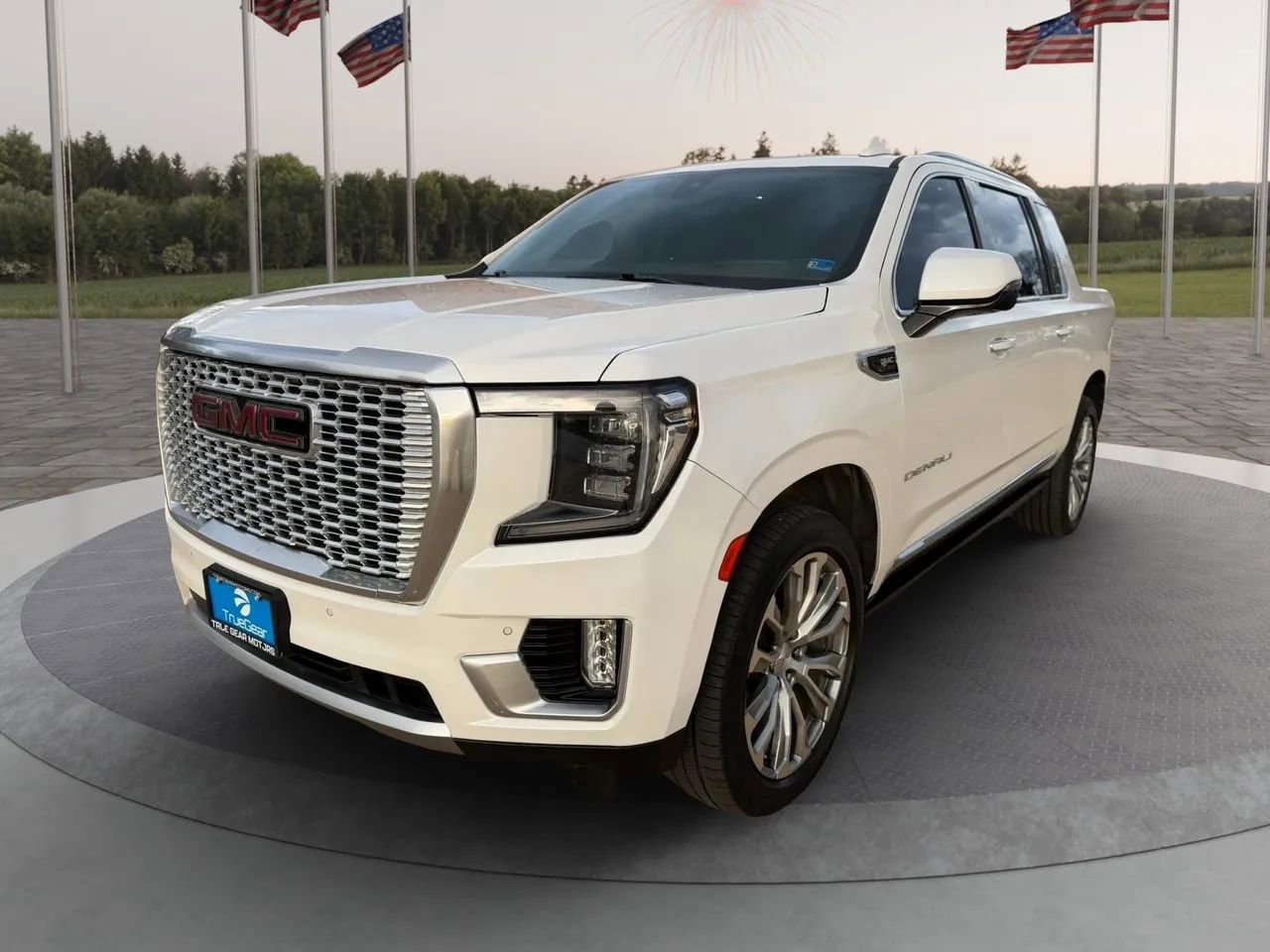 Used 2021 GMC Yukon XL Denali w/ Denali Premium Package AWD/4WD image 1