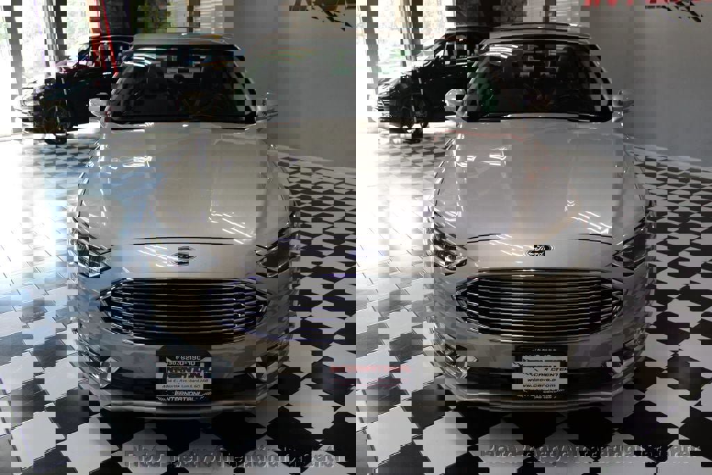 Used 2017 Ford Fusion SE image 10