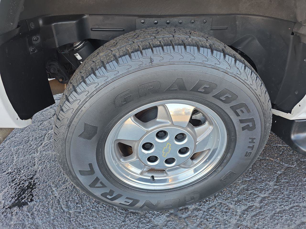 Used 2001 Chevrolet Tahoe LT w/ LT Preferred Equipment Group image 17