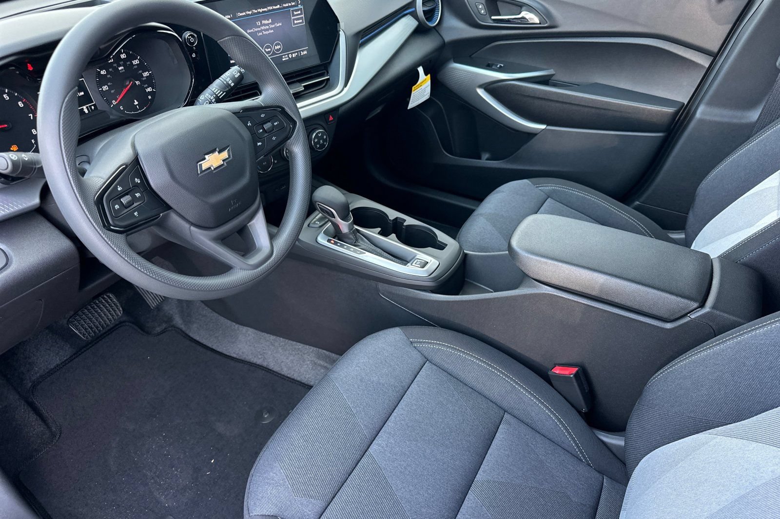 New 2026 Chevrolet Trax LS w/ LS Convenience Package FWD image 10