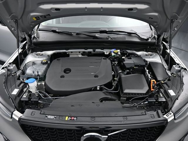 Used 2024 Volvo XC40 B5 Plus w/ Protection Package Premier image 33