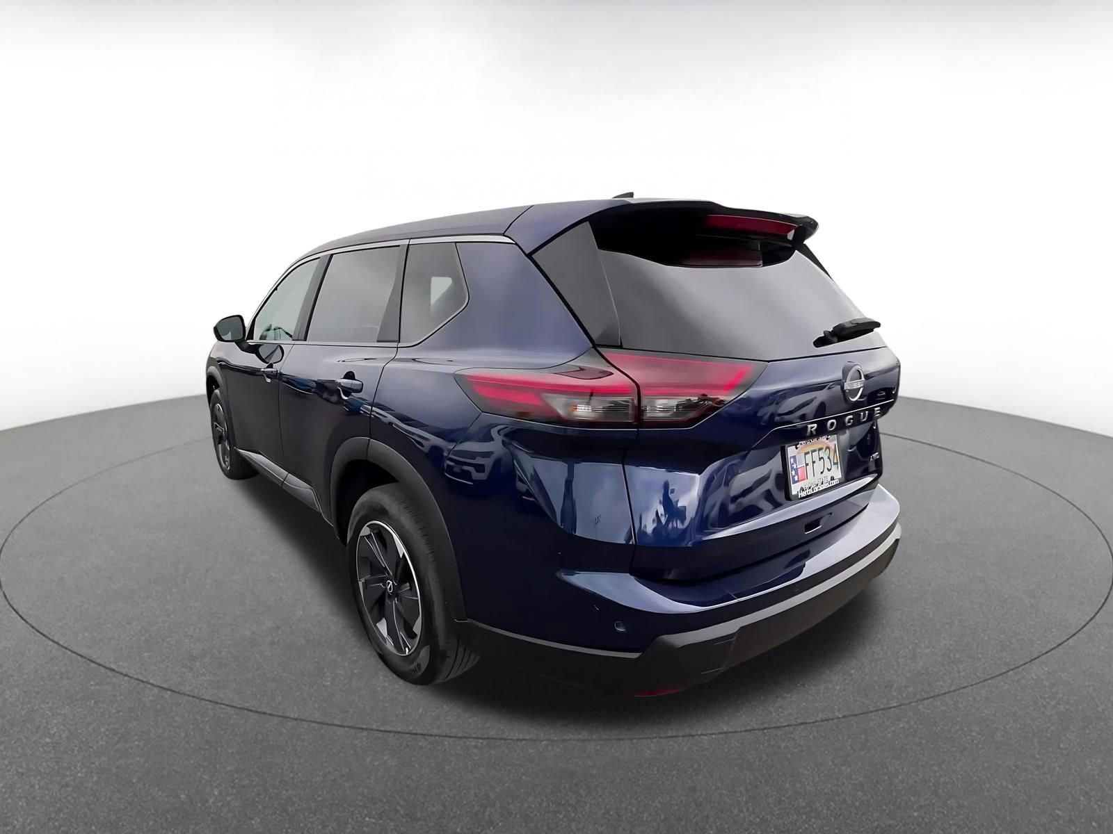 Used 2025 Nissan Rogue SV AWD/4WD image 11