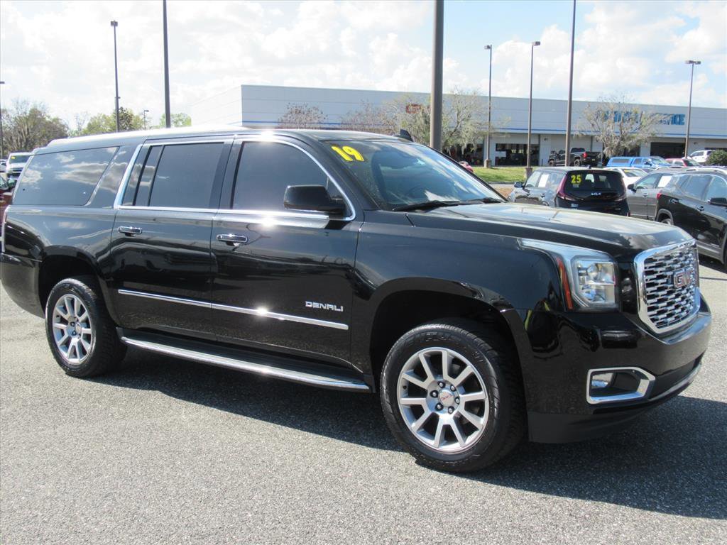 Used 2019 GMC Yukon XL Denali image 2