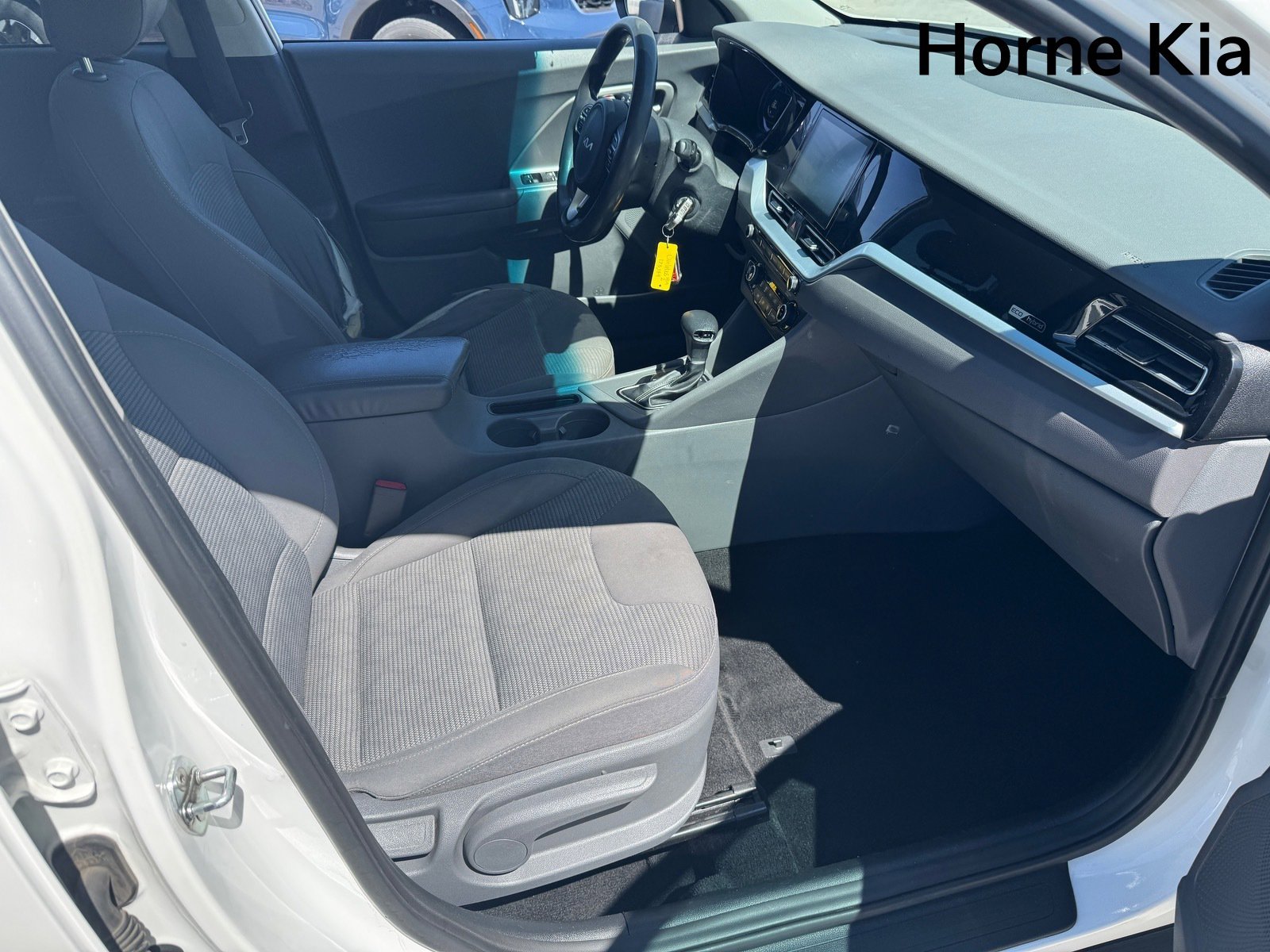 Used 2022 Kia Niro LX image 24