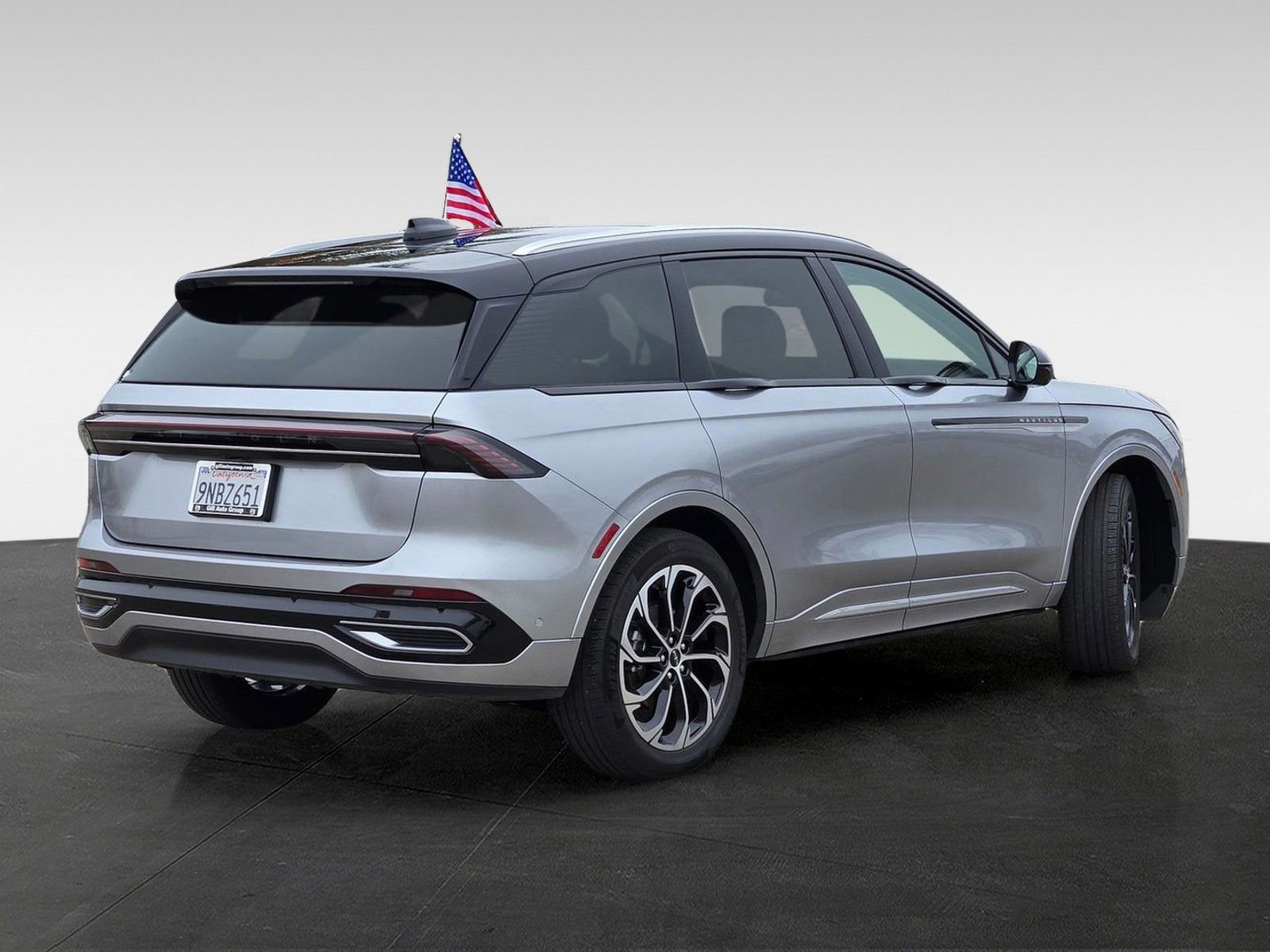 Used 2024 Lincoln Nautilus Reserve image 4