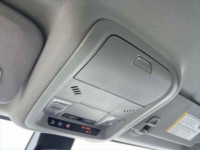 Used 2022 GMC Terrain SLE w/ Driver Convenience Package image 30