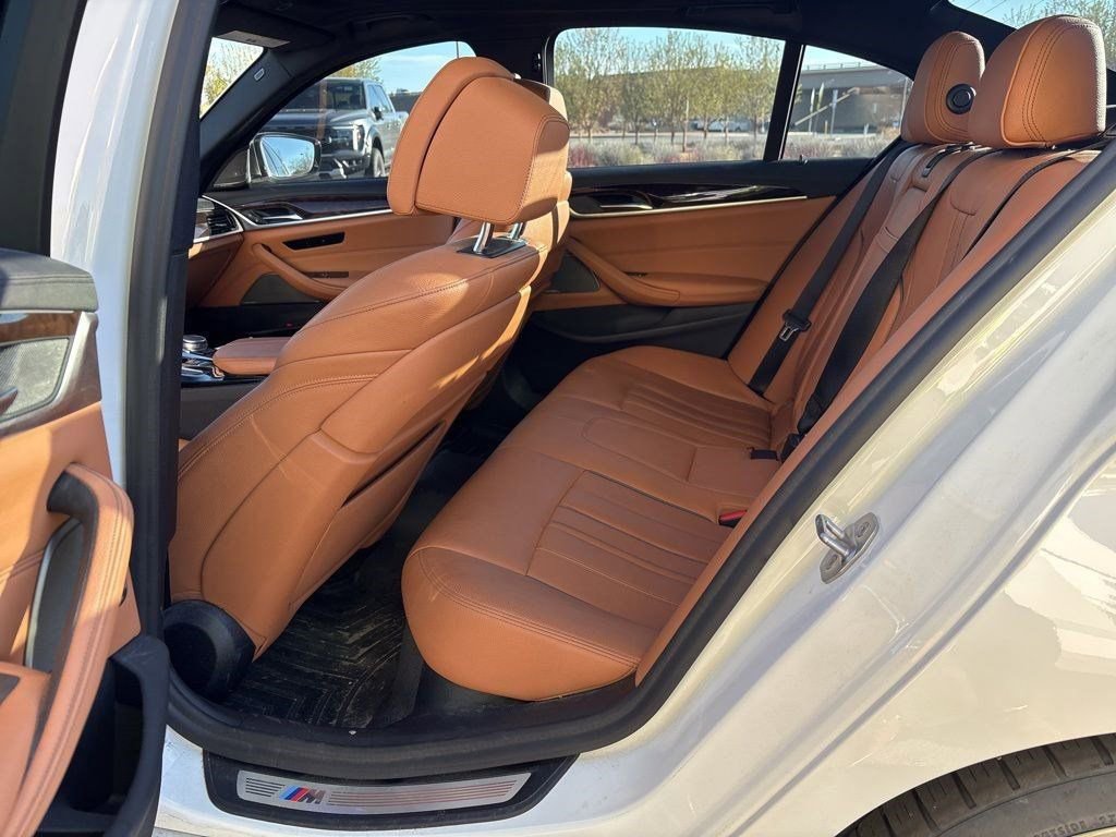 Used 2020 BMW M550i xDrive image 11