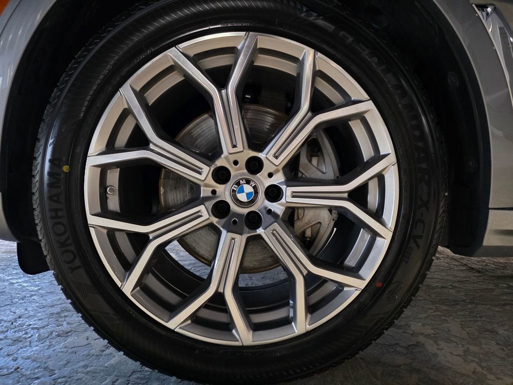 Used 2025 BMW X7 xDrive40i w/ Premium Package image 33