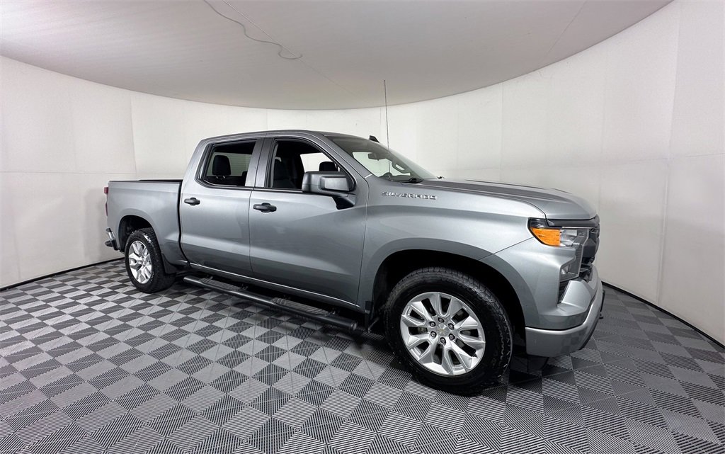 Used 2023 Chevrolet Silverado 1500 Custom image 1