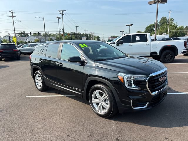 Used 2024 GMC Terrain SLE AWD/4WD image 2