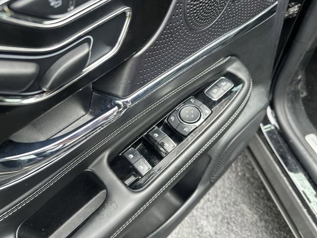 Used 2025 Lincoln Corsair AWD image 17