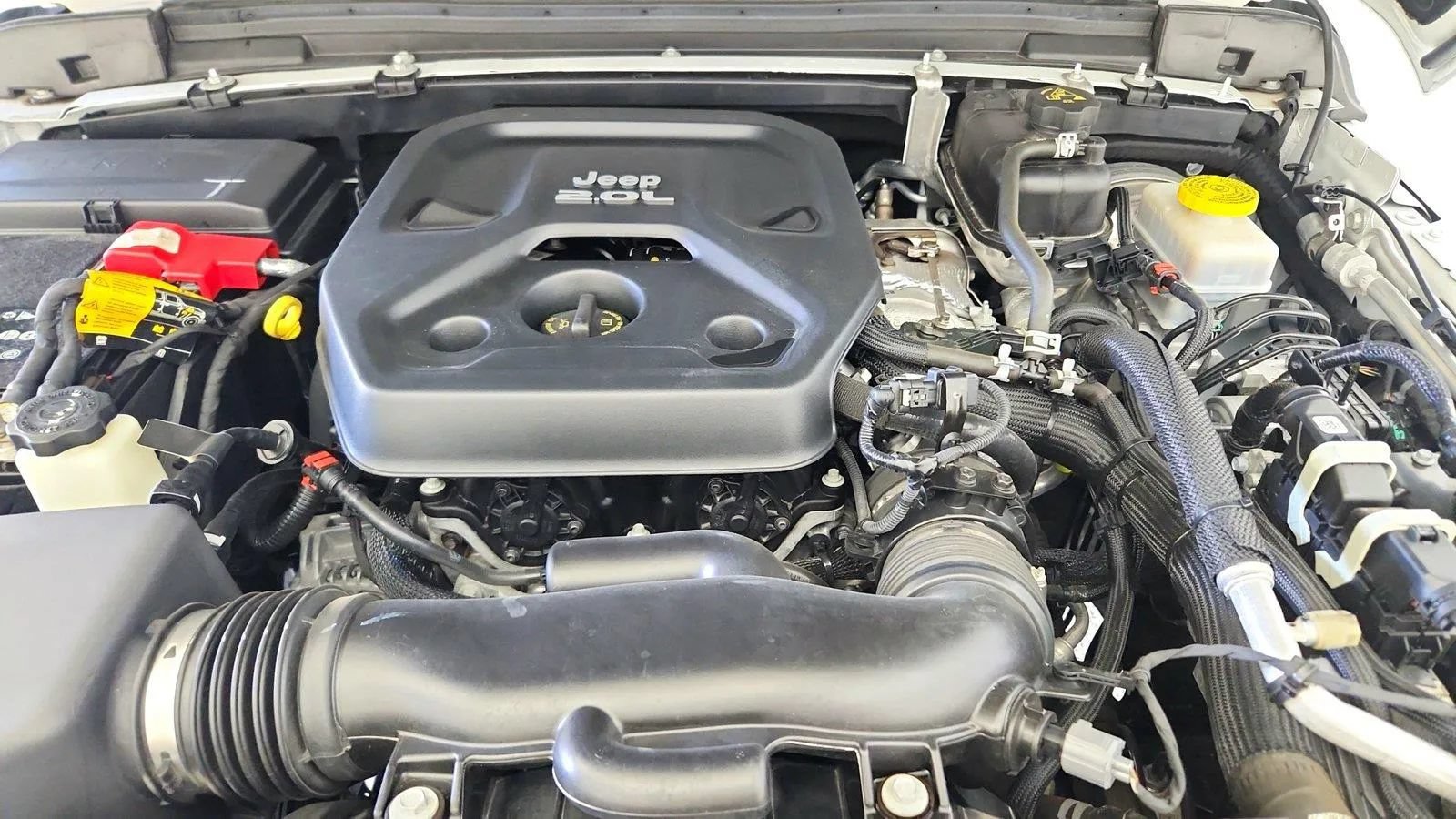 Used 2022 Jeep Wrangler Unlimited Sahara AWD/4WD image 19