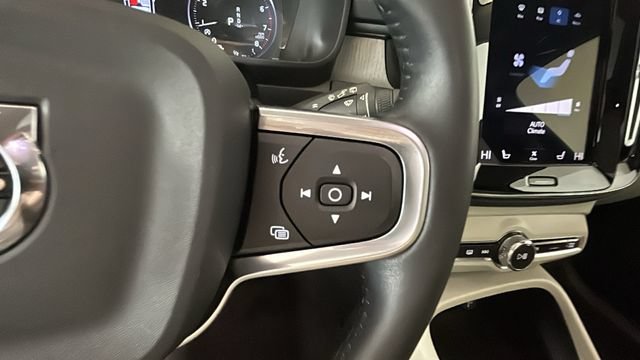 Used 2021 Volvo XC40 T5 Inscription w/ Climate Package AWD/4WD image 16