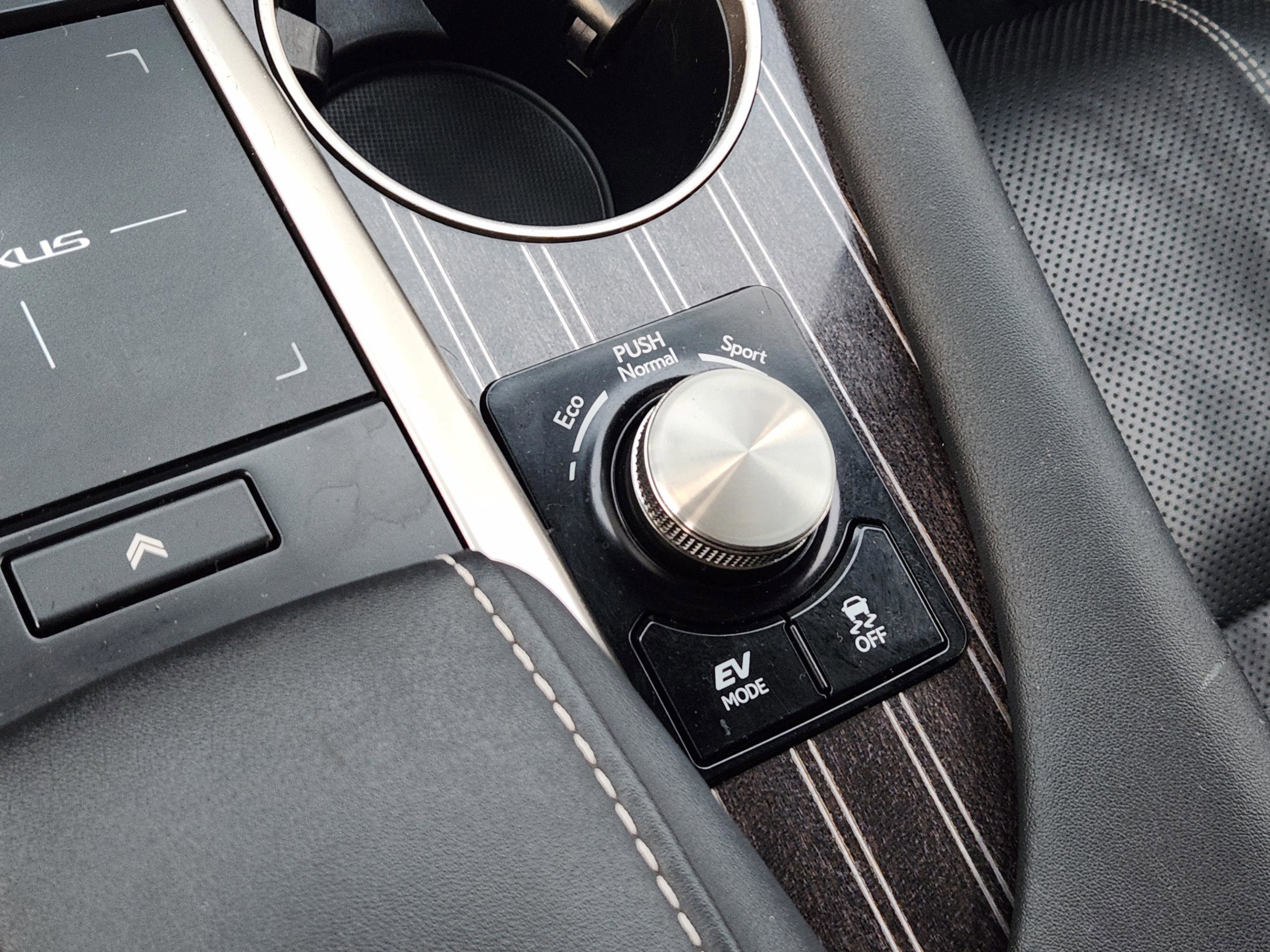 Used 2020 Lexus RX 450hL Luxury w/ Accessory Package image 23
