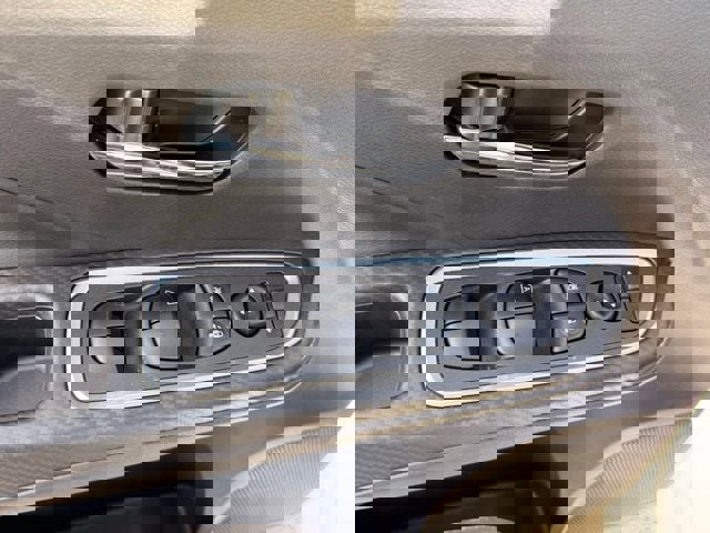 New 2025 Nissan Versa SR w/ Trunk Package image 11