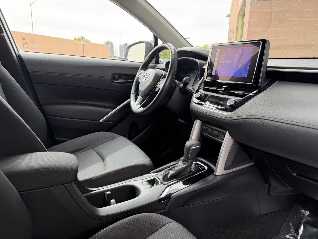 Used 2023 Toyota Corolla Cross LE AWD/4WD image 37