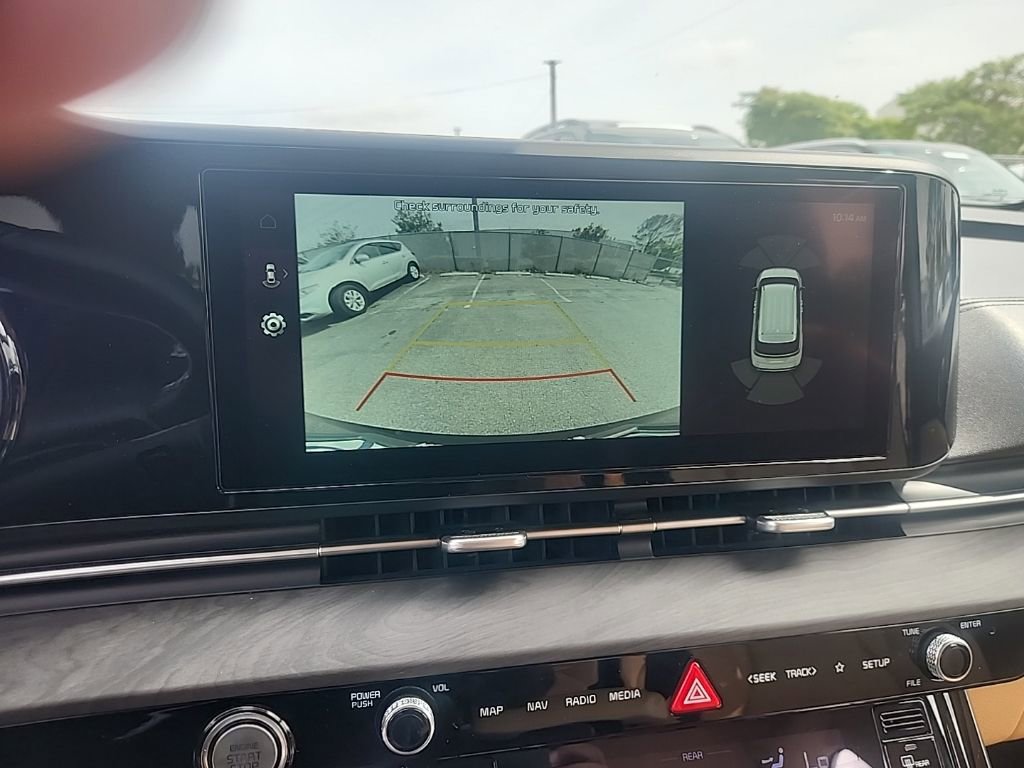 Used 2023 Kia Carnival EX image 19
