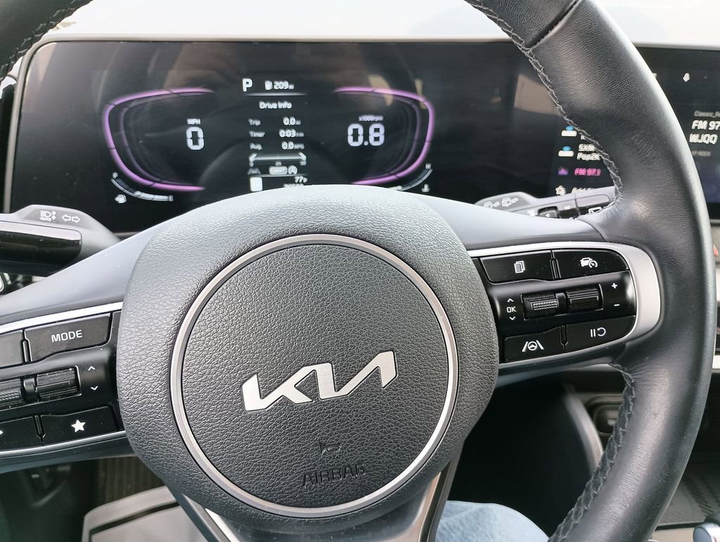 Used 2025 Kia Sportage EX image 21