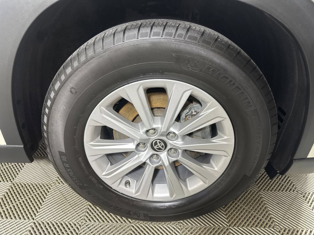 Used 2024 Toyota Grand Highlander AWD image 3
