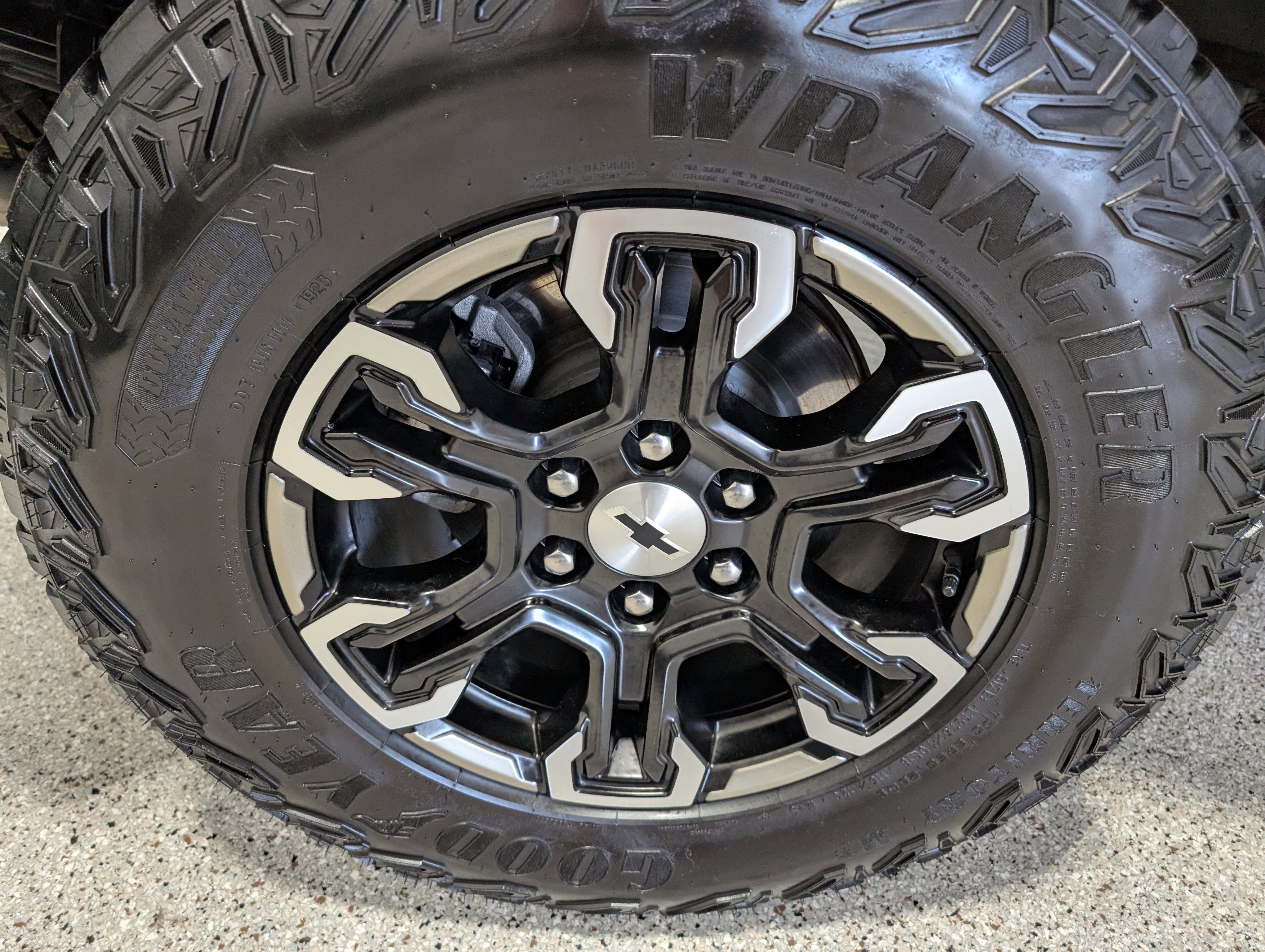 Used 2024 Chevrolet Silverado 1500 ZR2 w/ Technology Package image 13