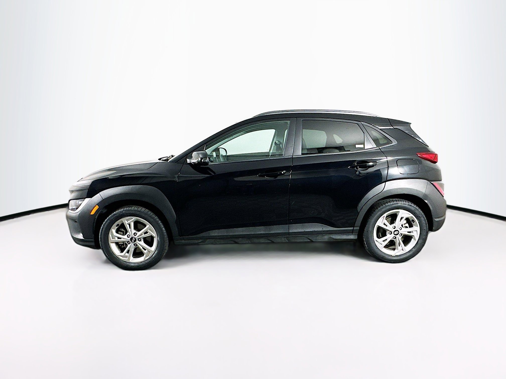 Used 2023 Hyundai Kona SEL w/ Cargo Package image 4
