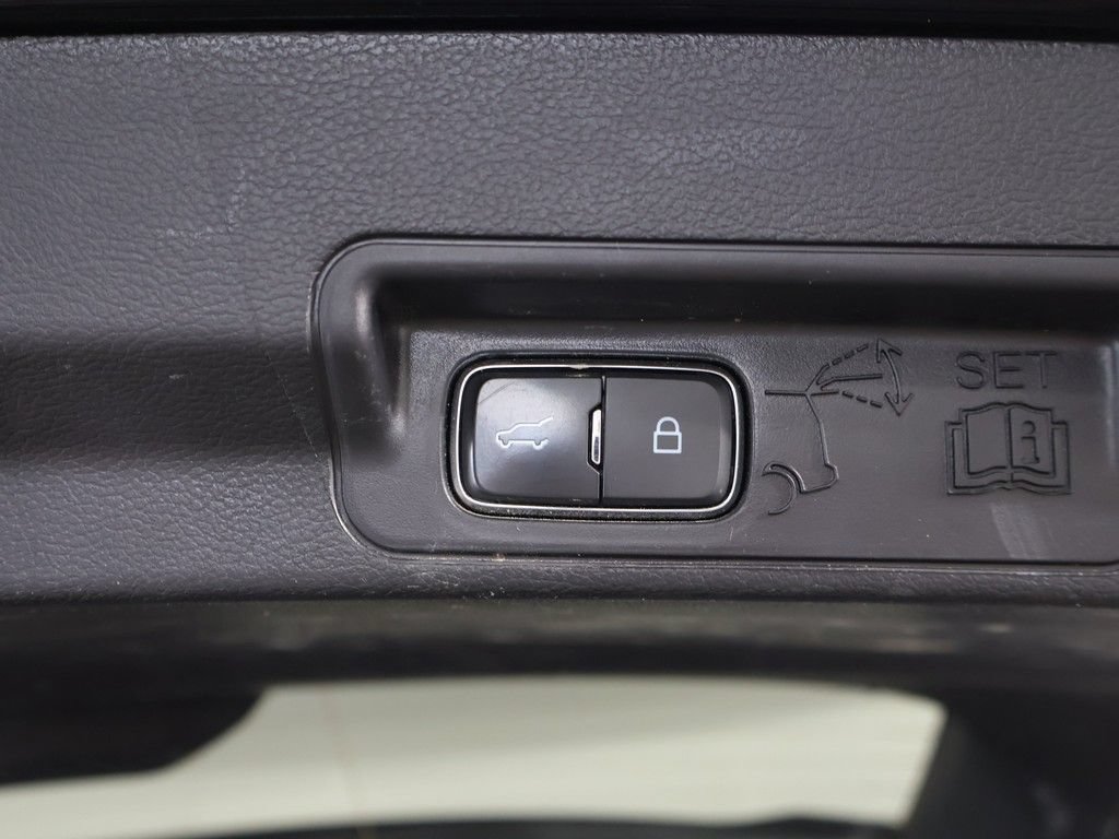 Used 2021 Ford Explorer XLT w/ Equipment Group 202A AWD/4WD image 19