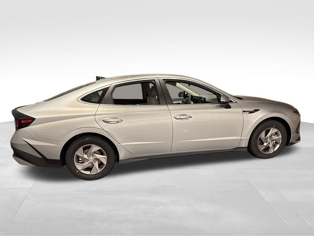 New 2026 Hyundai Sonata SE FWD image 3