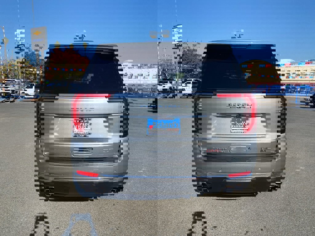 Used 2025 GMC Yukon XL Denali image 12