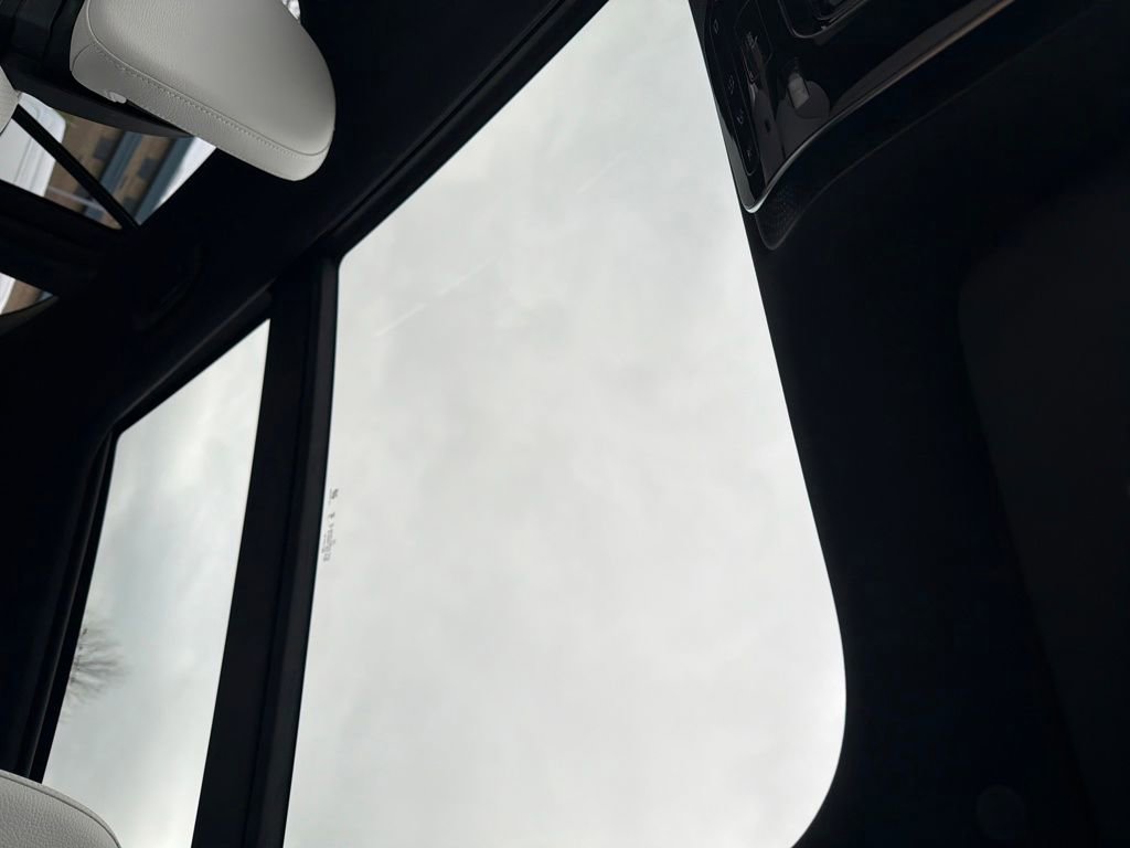 Used 2025 Mercedes-Benz GLC 350e 4MATIC image 20