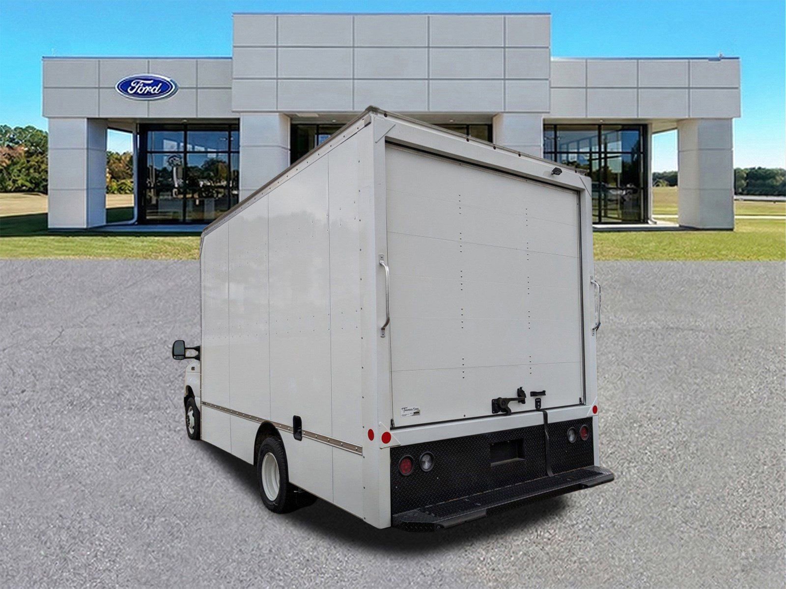 Certified 2024 Ford E-450 and Econoline 450 Super Duty w/ Driver's Safety Package image 5