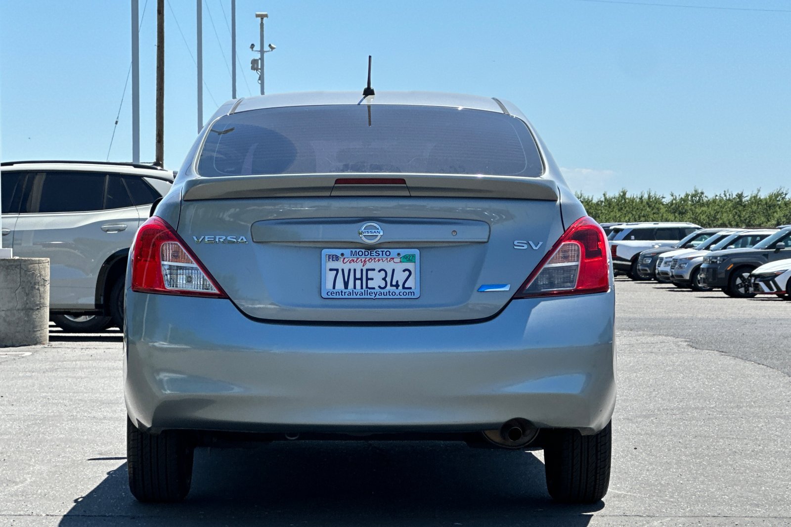 Used 2014 Nissan Versa SV FWD image 5