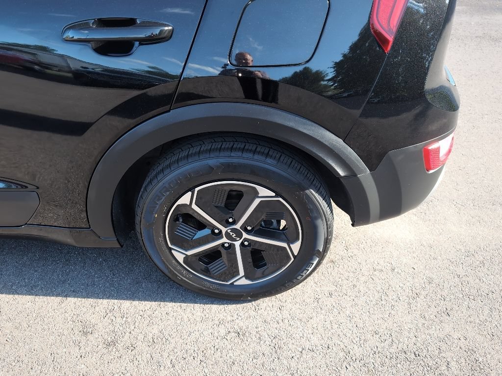 Used 2023 Kia Niro EX FWD image 11