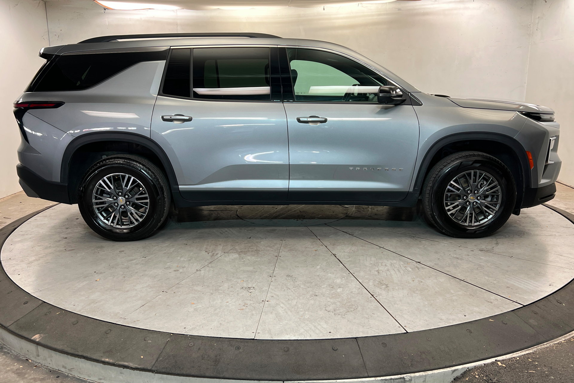 Used 2024 Chevrolet Traverse LT AWD/4WD image 7