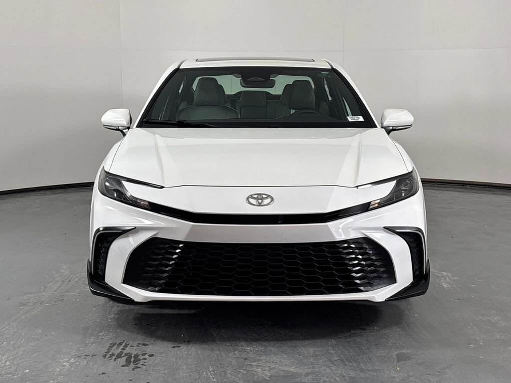 Used 2025 Toyota Camry SE w/ Convenience Package image 2